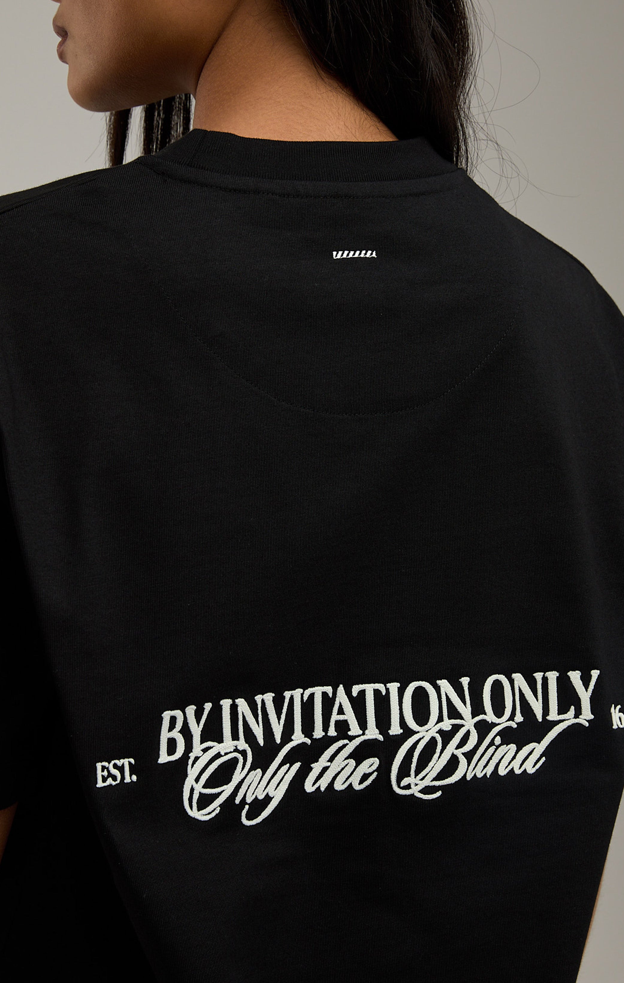 Durch Einladungs-T-Shirt