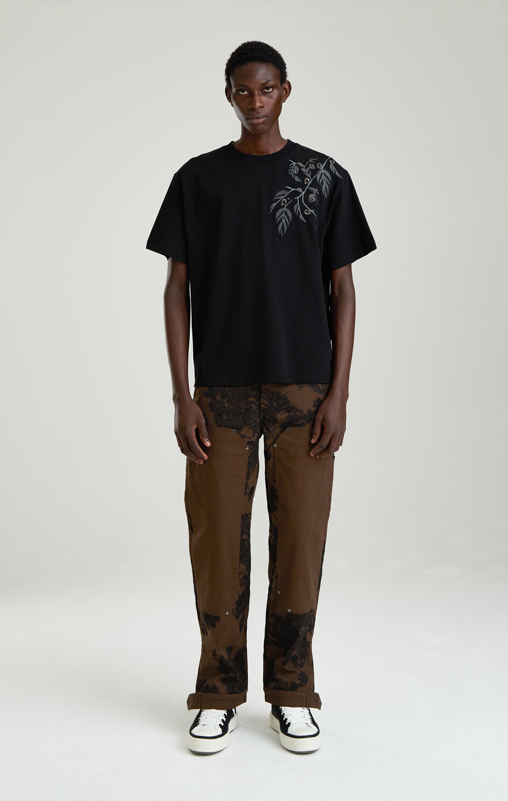 BLACK ACORN T-SHIRT