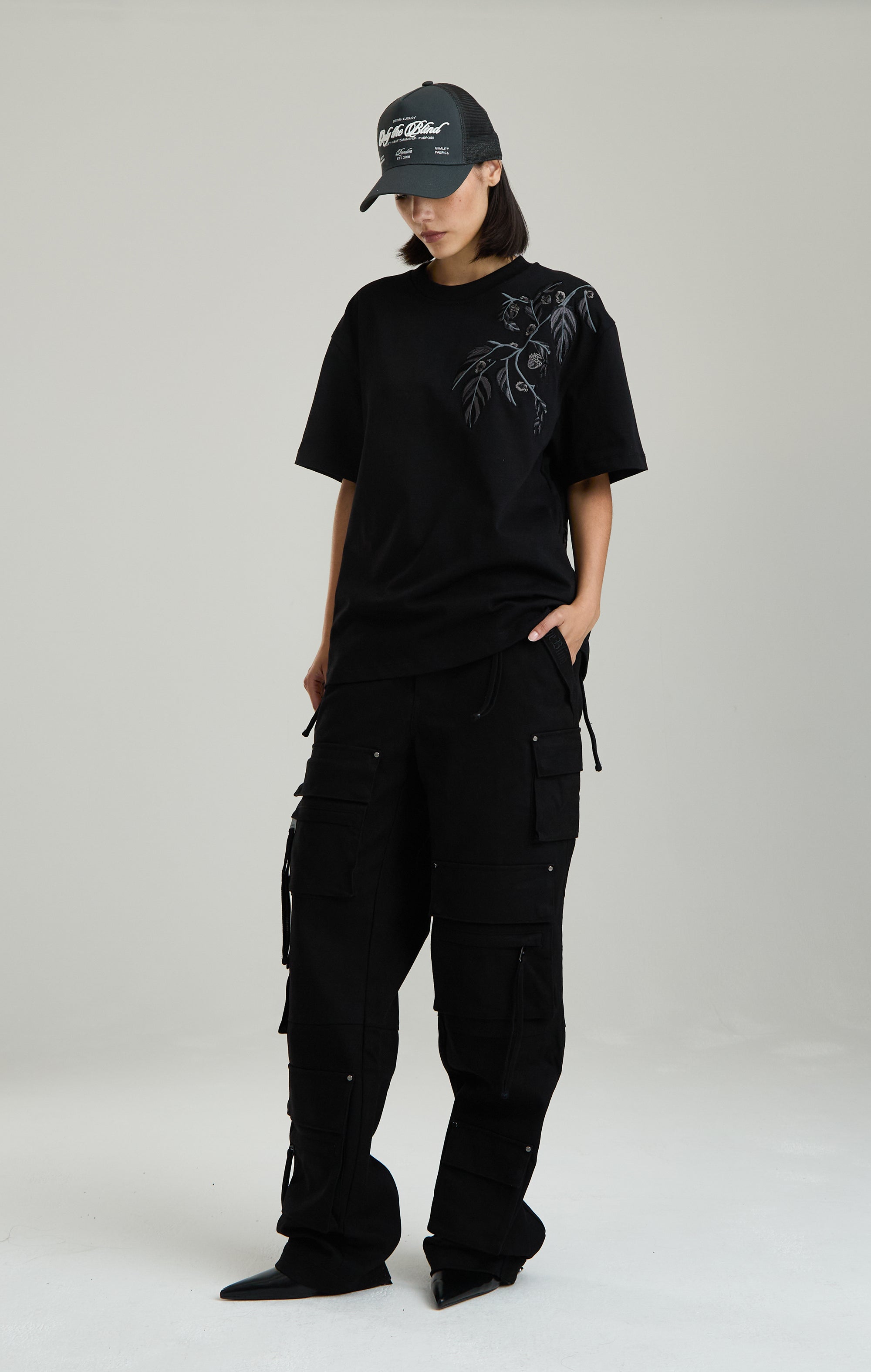 BLACK ACORN T-SHIRT