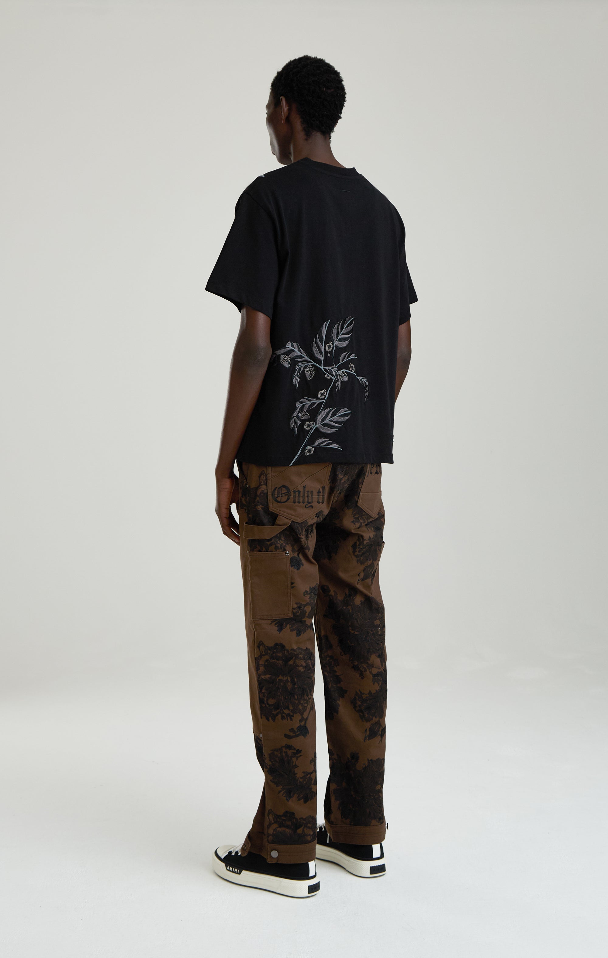 BLACK ACORN T-SHIRT