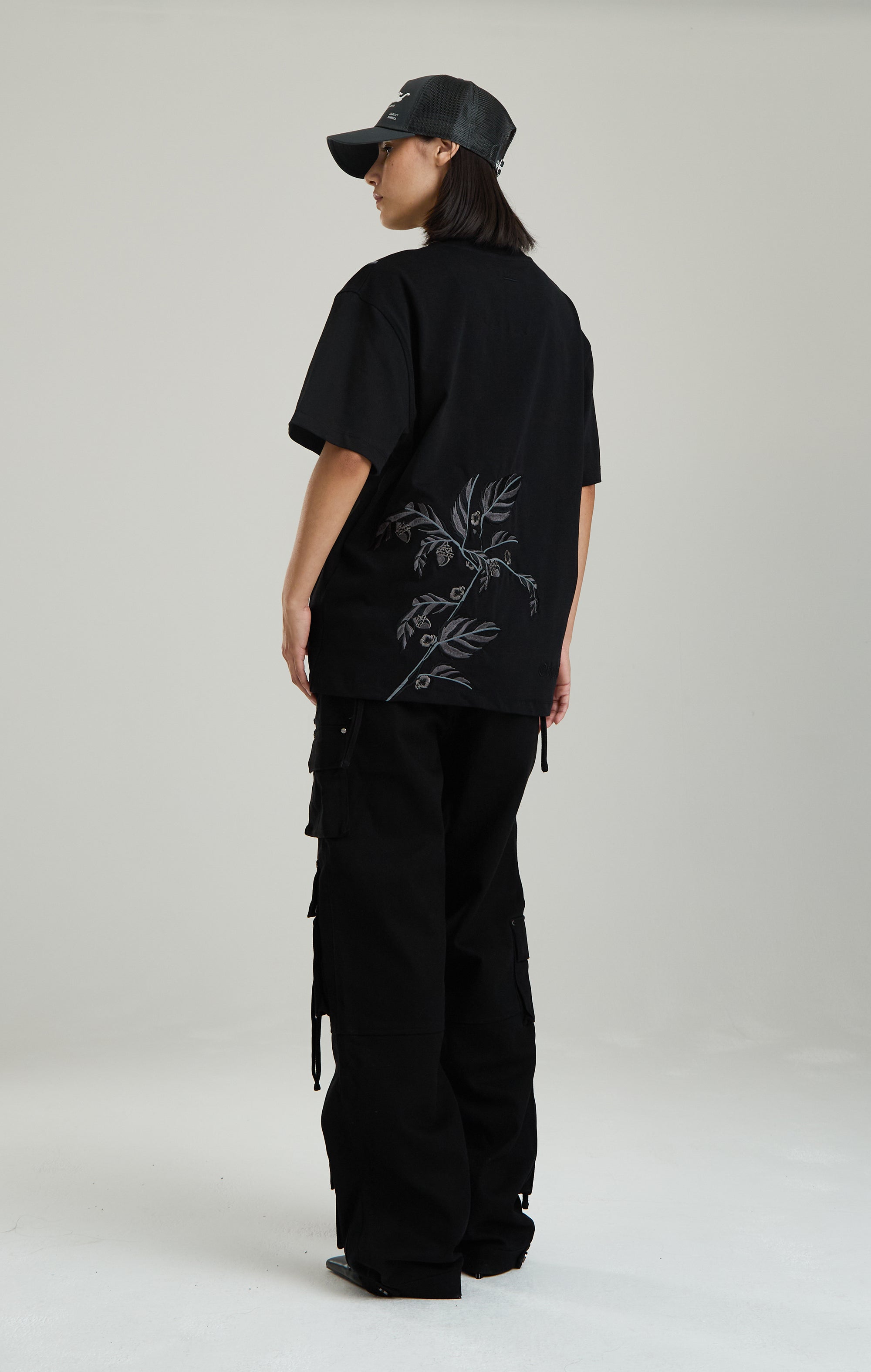 BLACK ACORN T-SHIRT