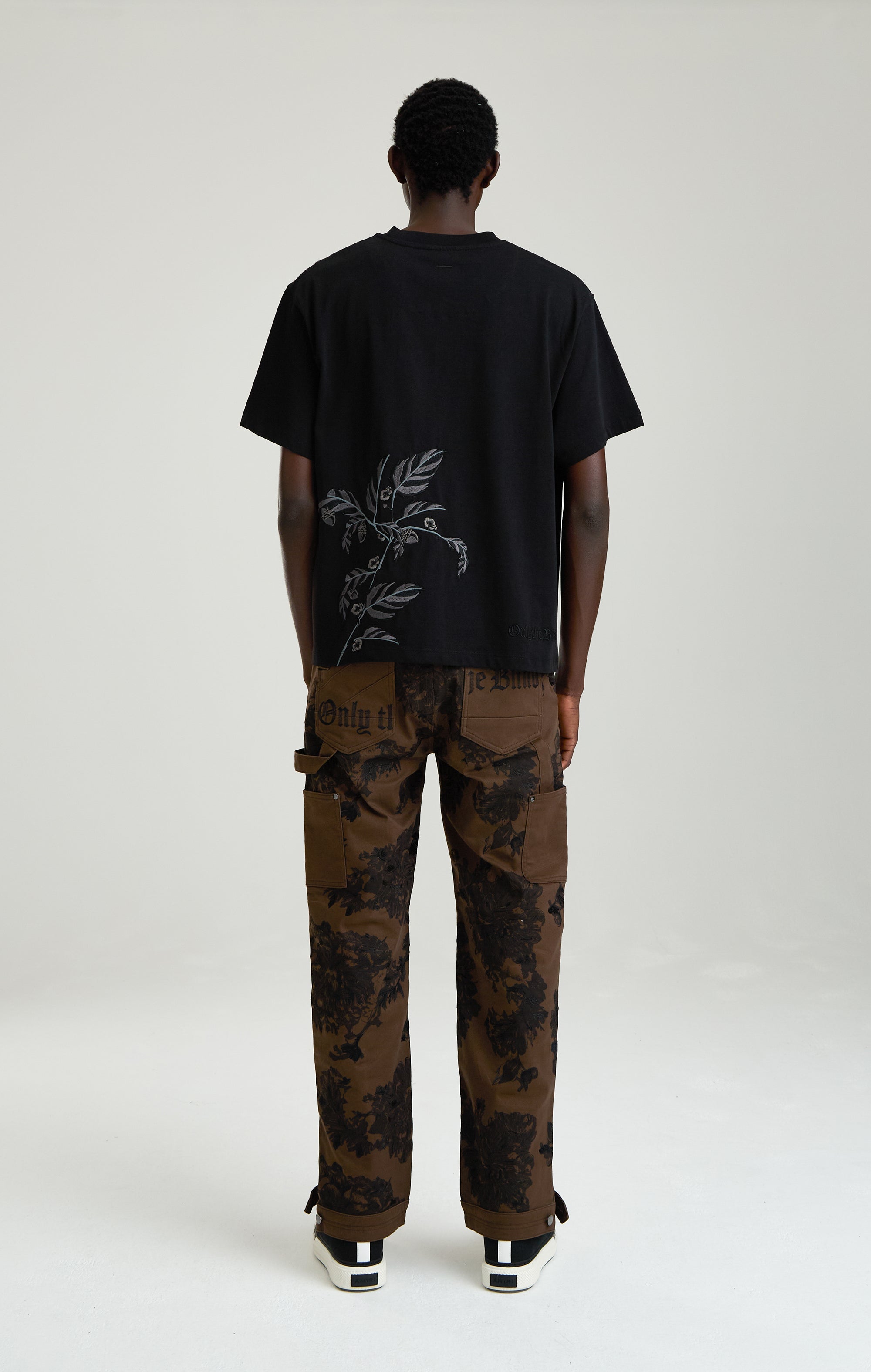 BLACK ACORN T-SHIRT