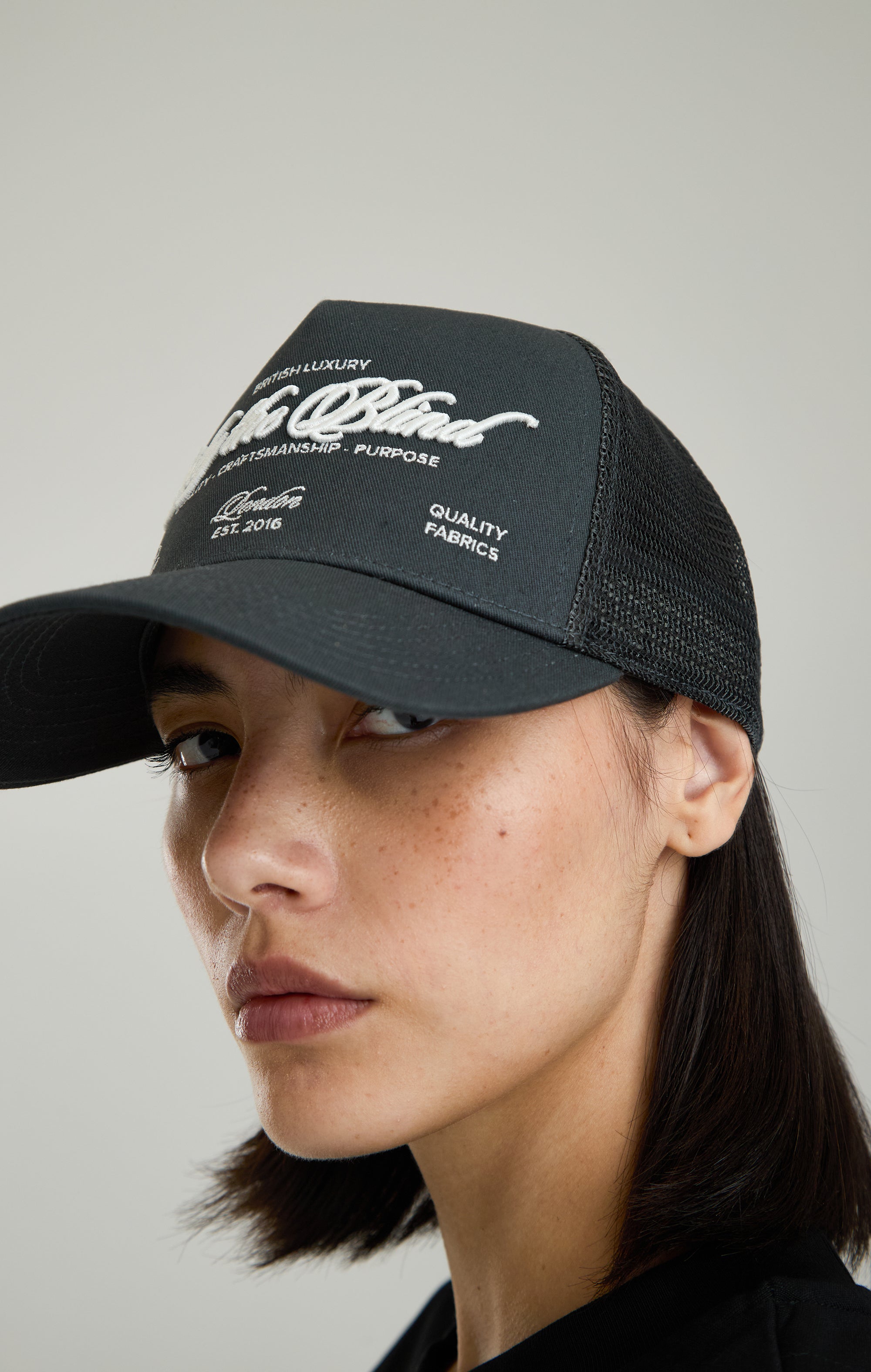 GRAPHITE SPECIALIST TRUCKER CAP