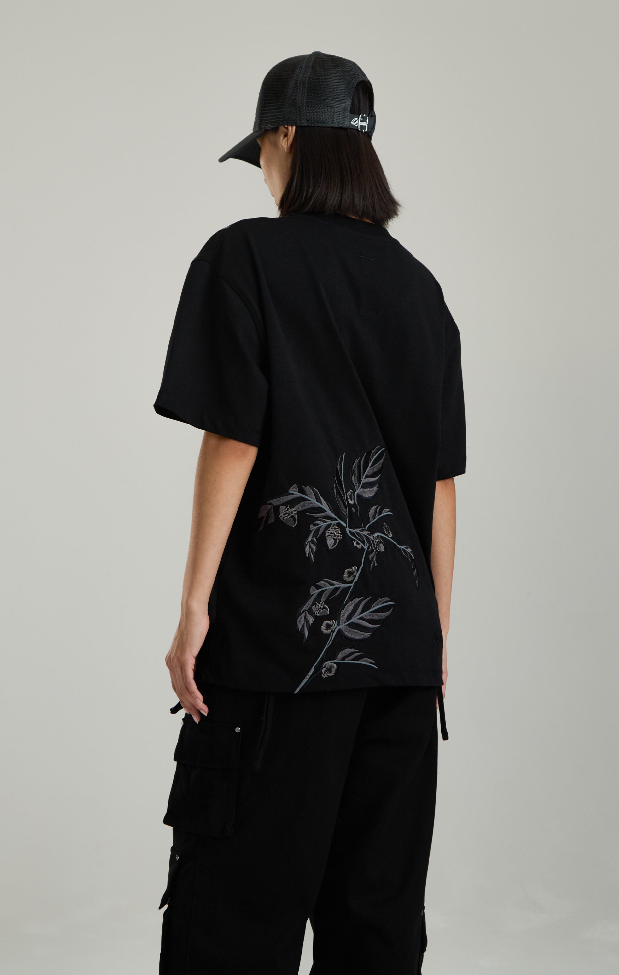 BLACK ACORN T-SHIRT