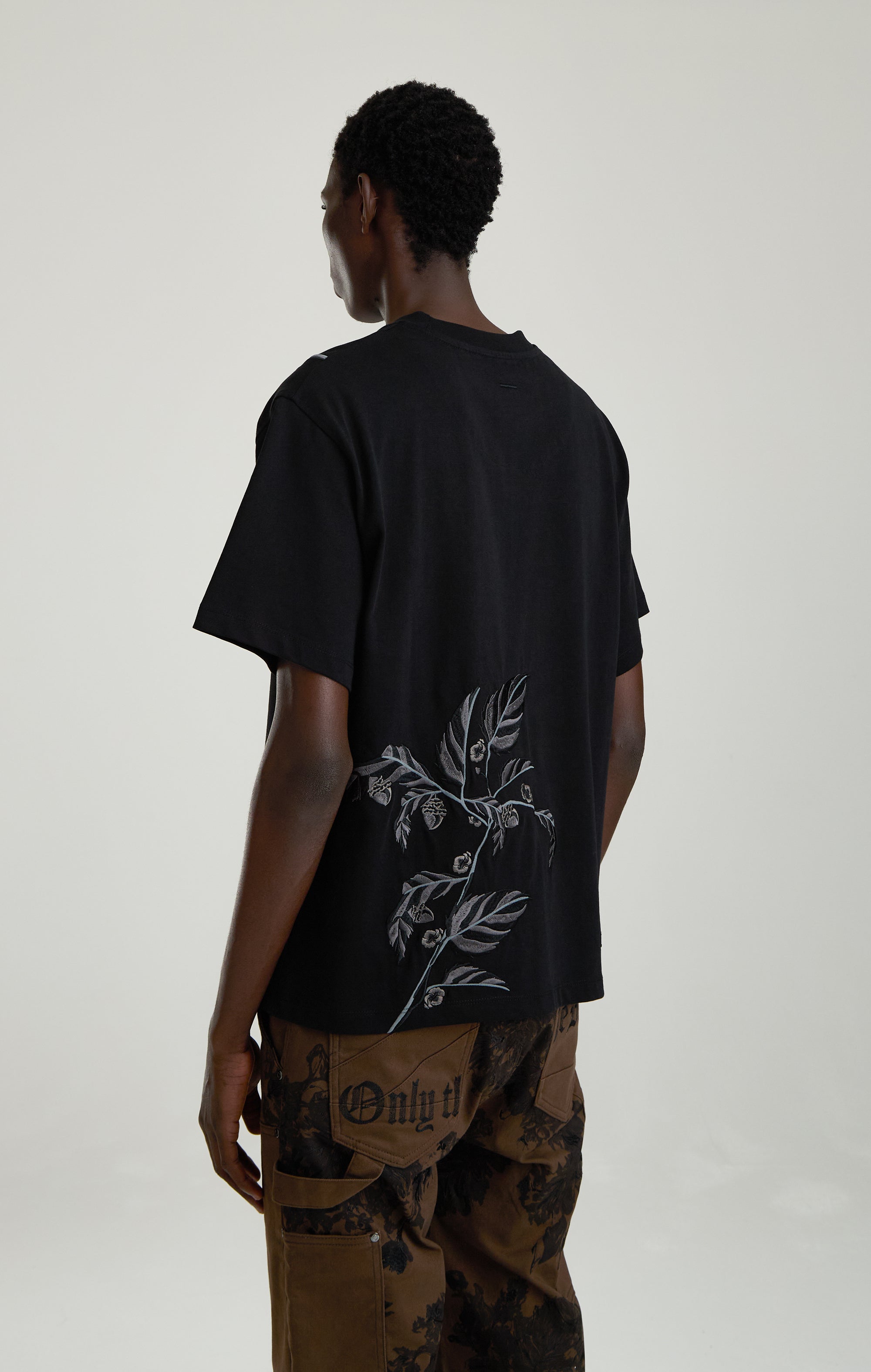 BLACK ACORN T-SHIRT