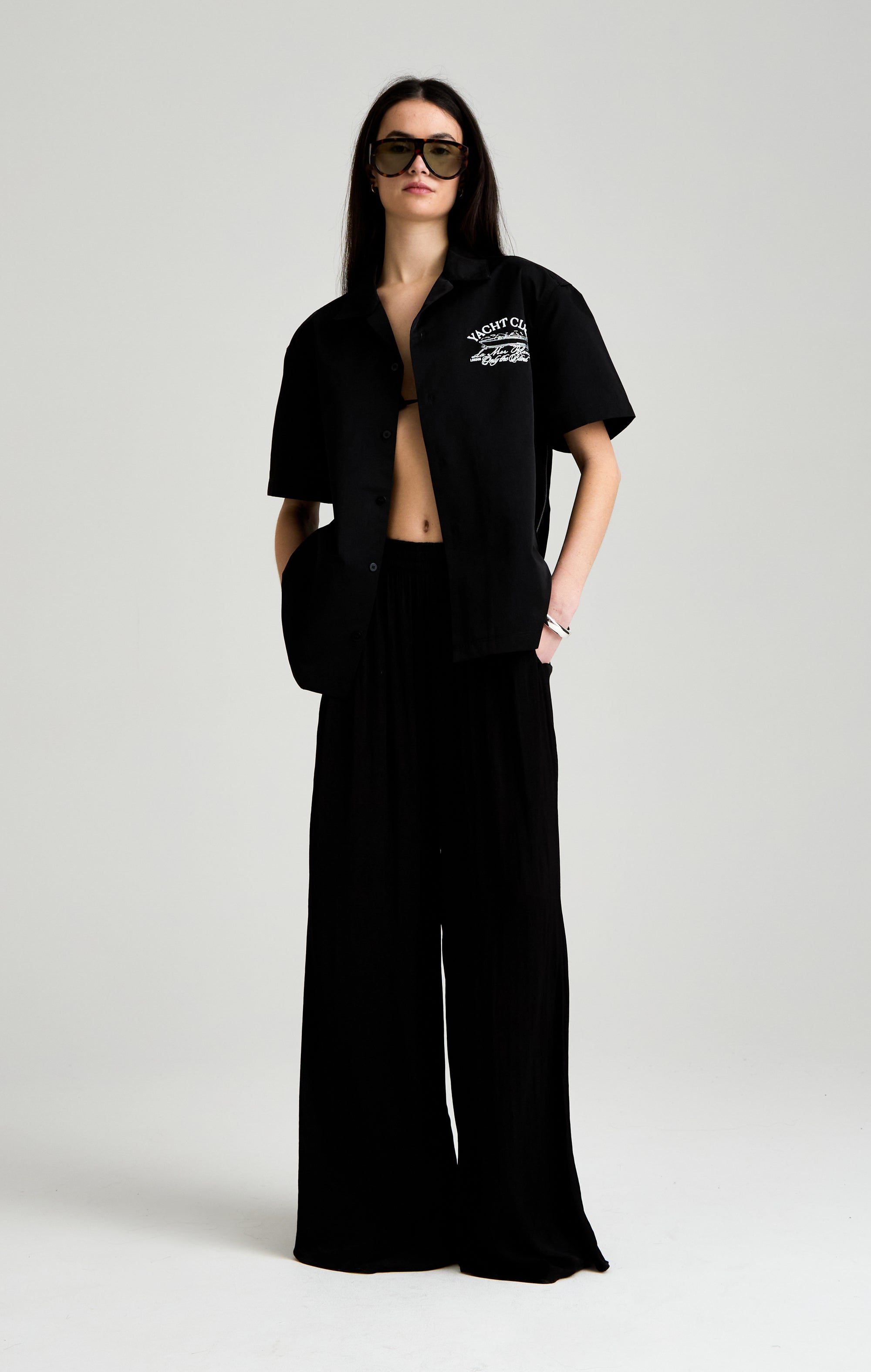 Schwarzer Yacht Club -Shirt