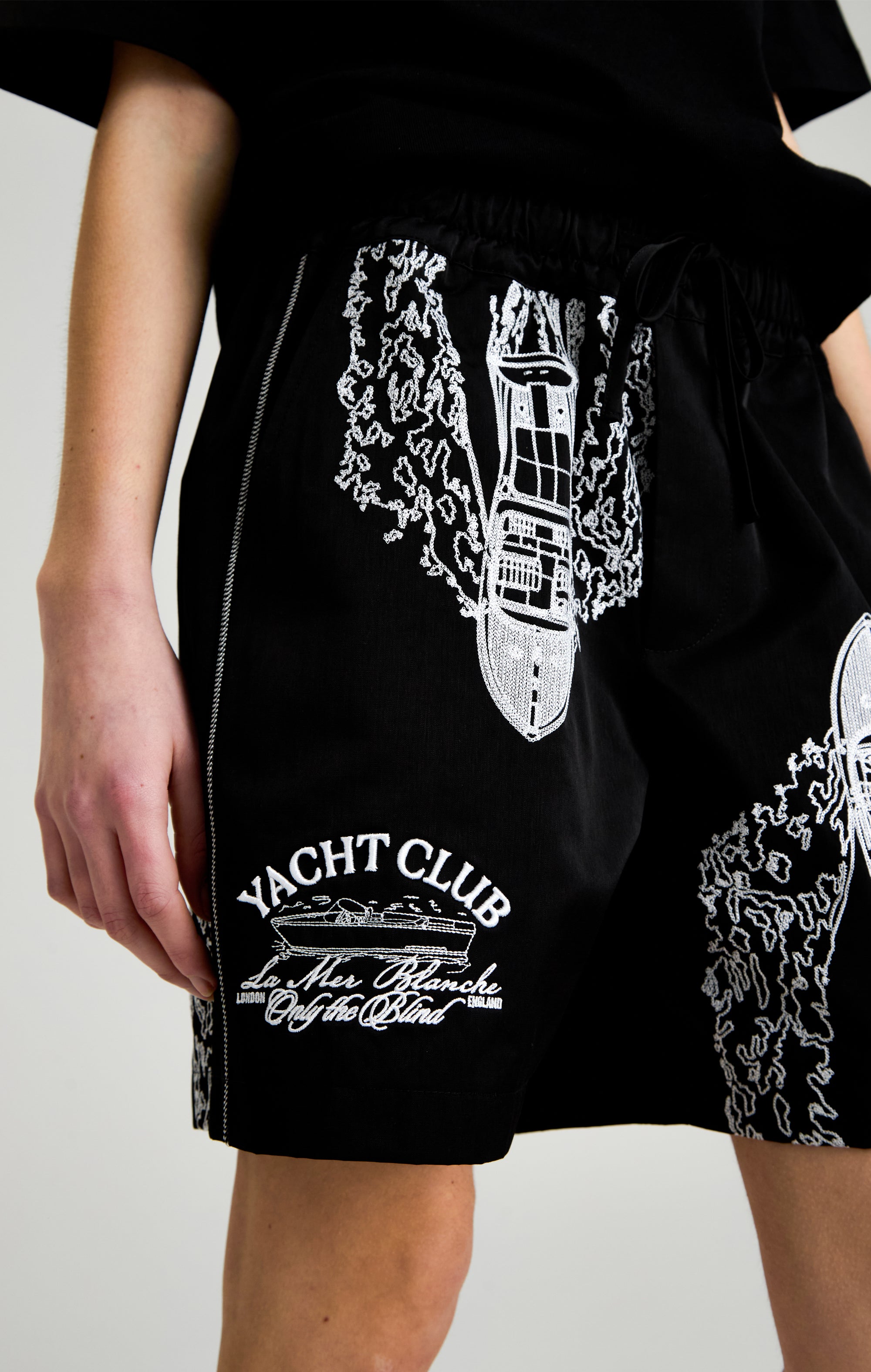 BLACK YACHT CLUB SHORT