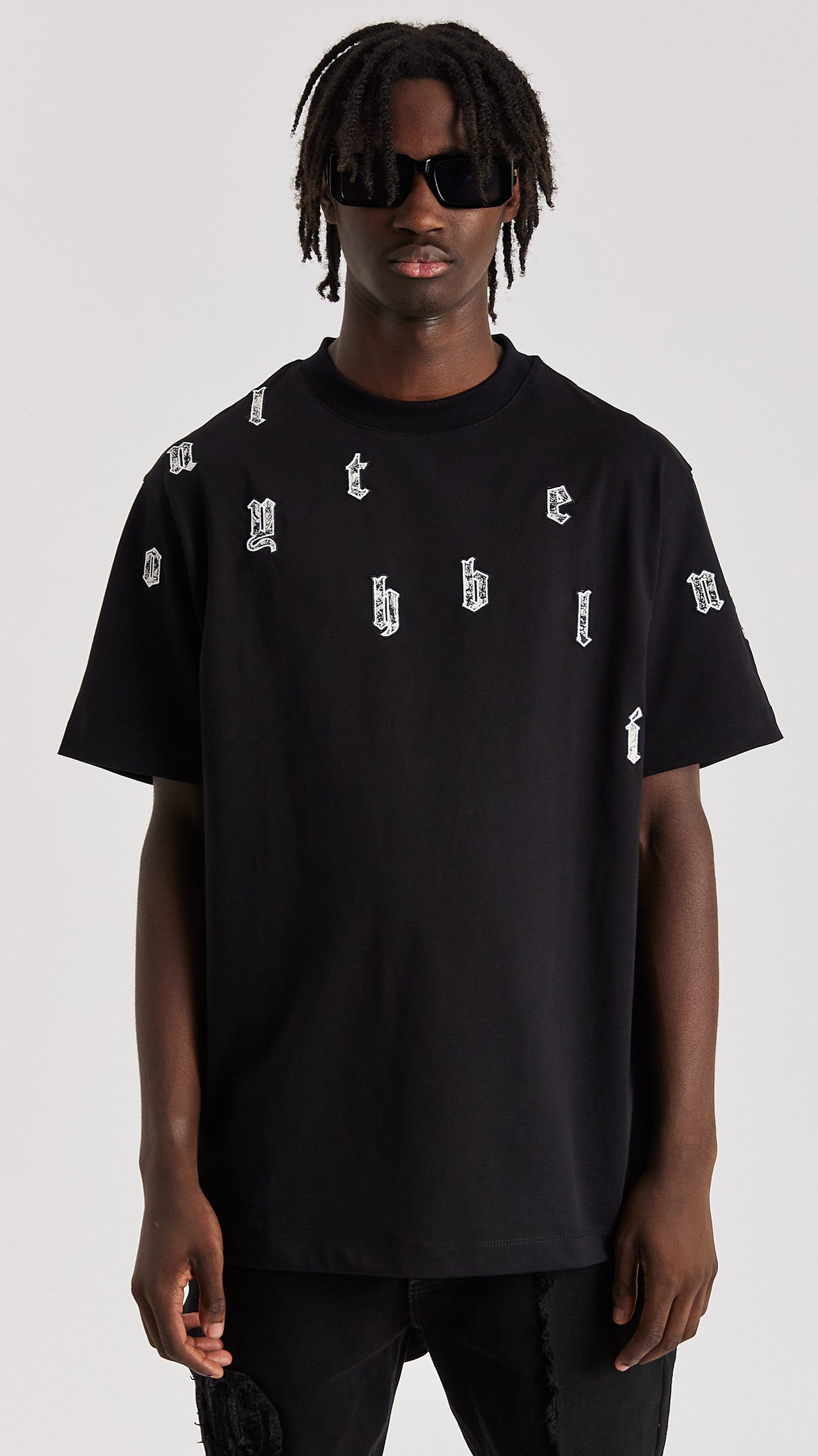 BLACK TAPESTRY APPLIQUÉ T-SHIRT