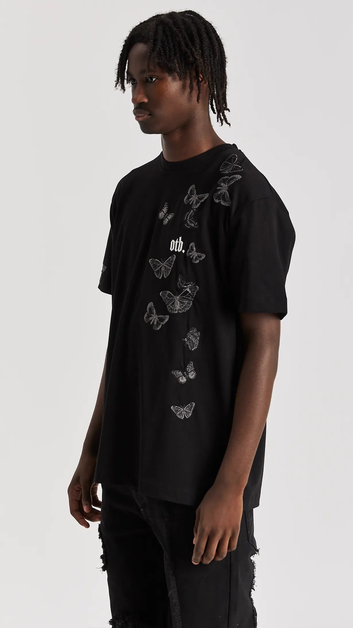 BLACK EMBROIDERED BUTTERFLY T-SHIRT