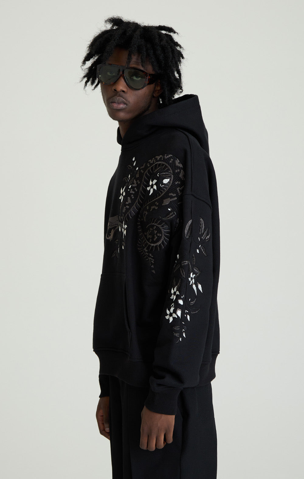 E*A様 iirot イロットPadded Hoodie ブラック UABY バ ONLY THE BLIND - Night Python Embroidered Hoodie