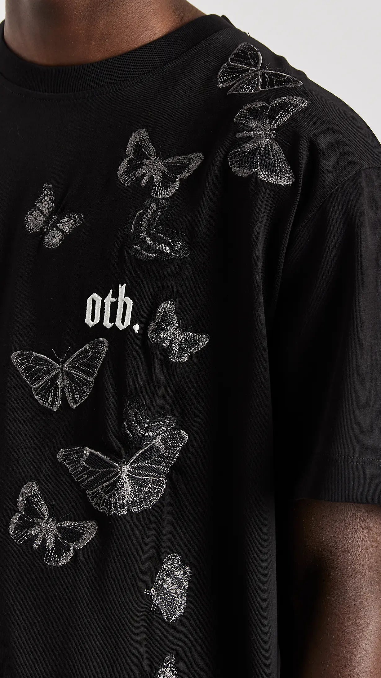 BLACK EMBROIDERED BUTTERFLY T-SHIRT