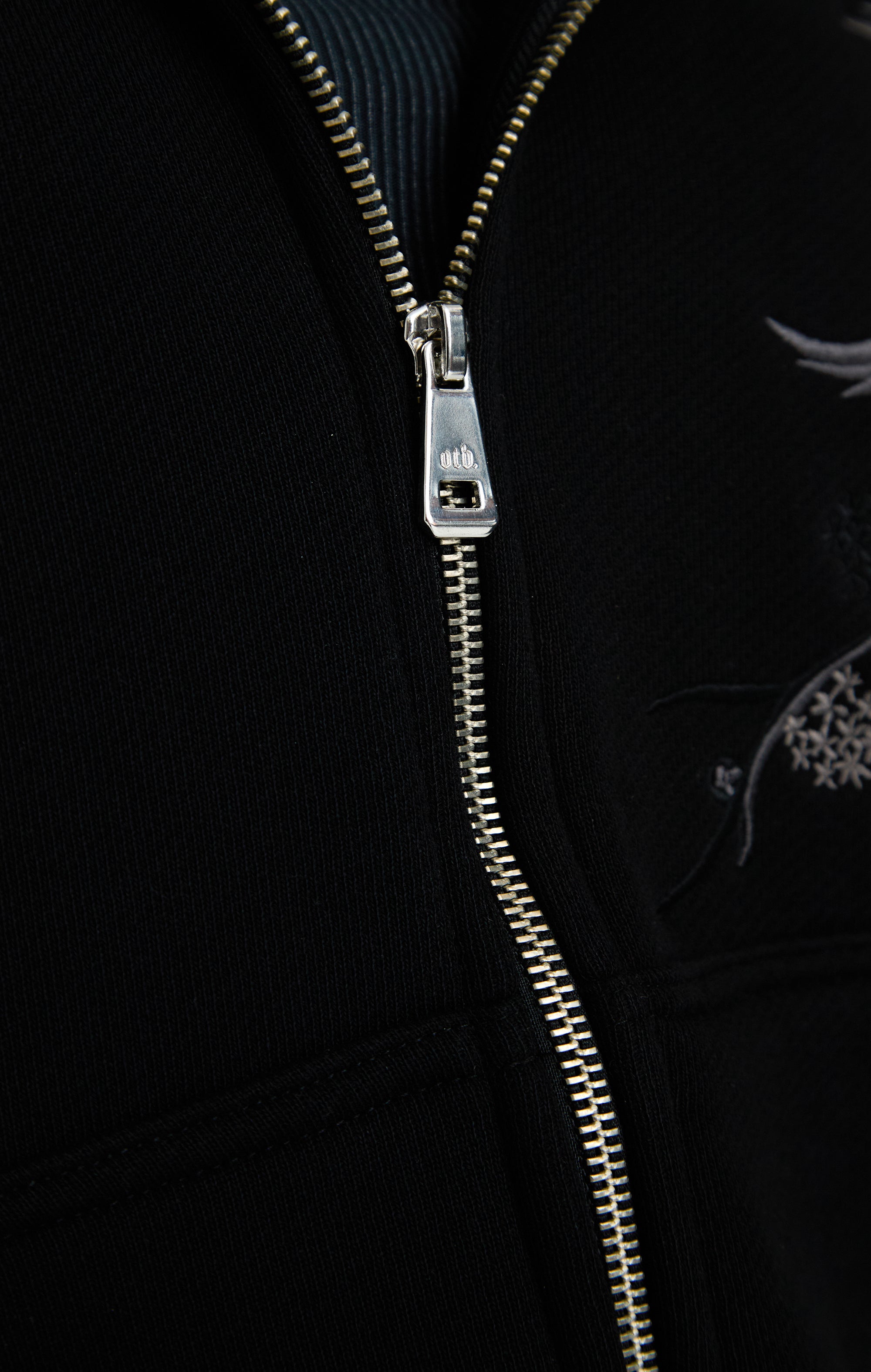 MIDNIGHT HAWTHORN ZIPPED HOODIE