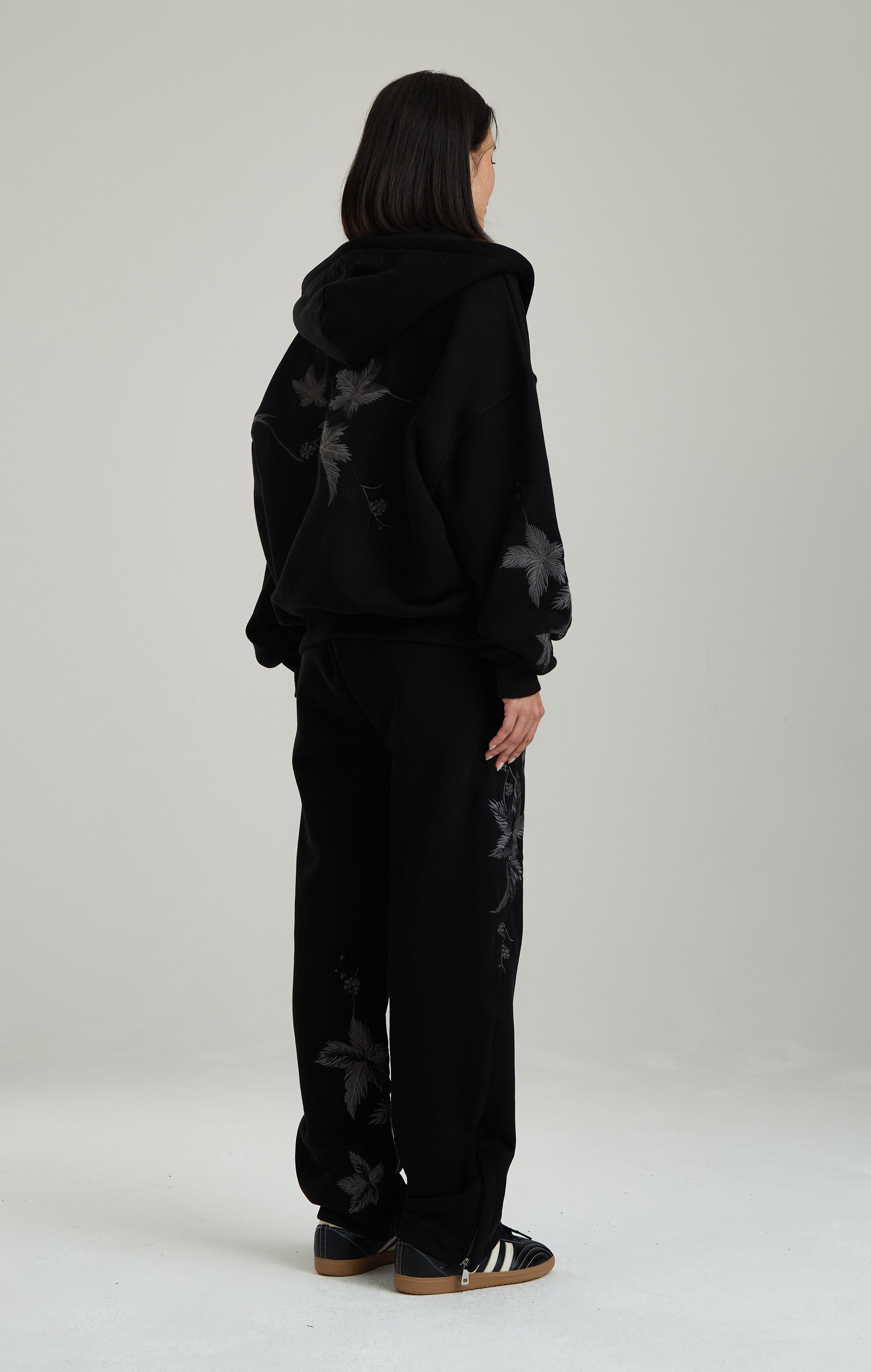 MIDNIGHT HAWTHORN SWEATPANTS