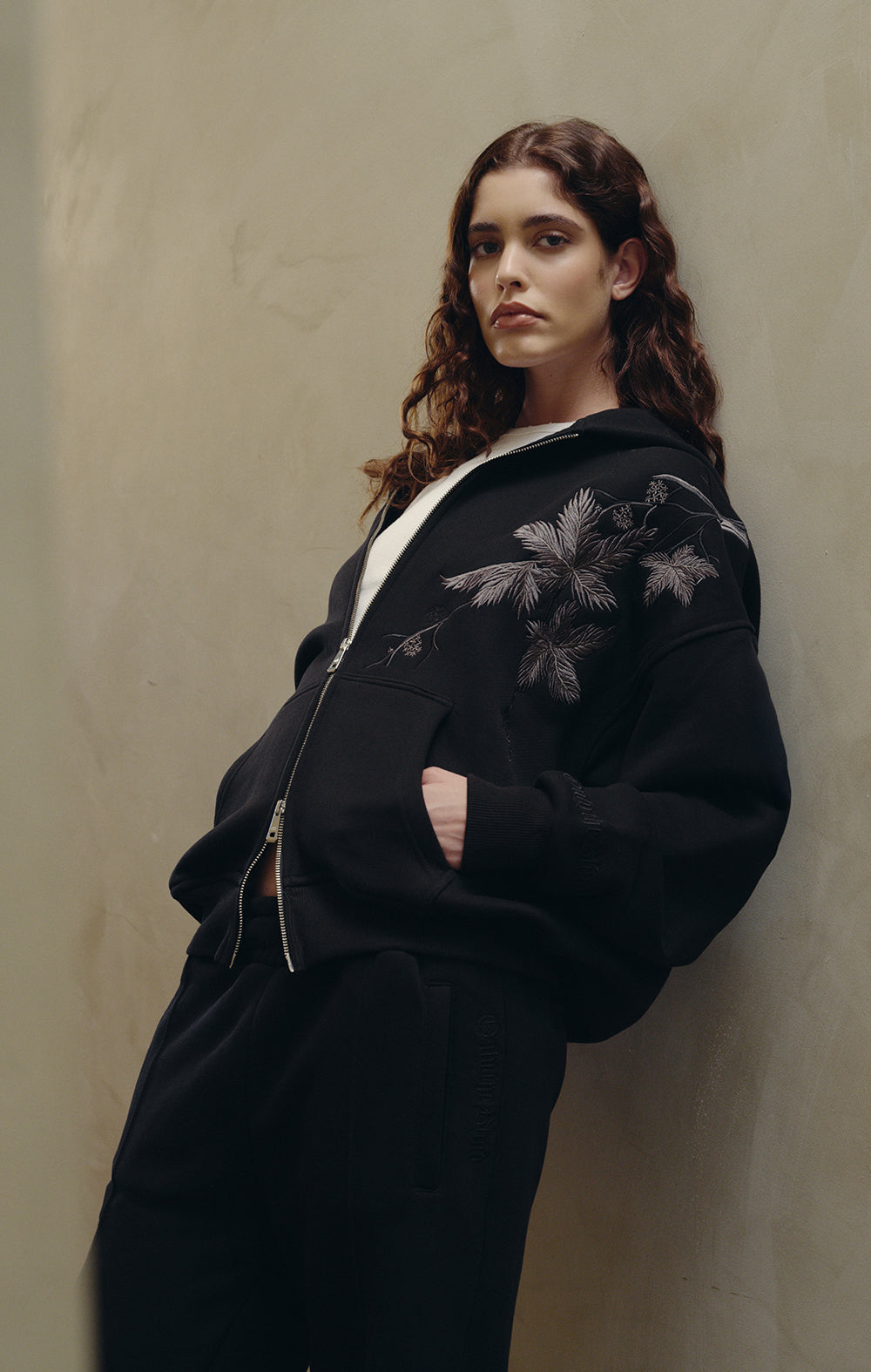 MIDNIGHT HAWTHORN ZIPPED HOODIE