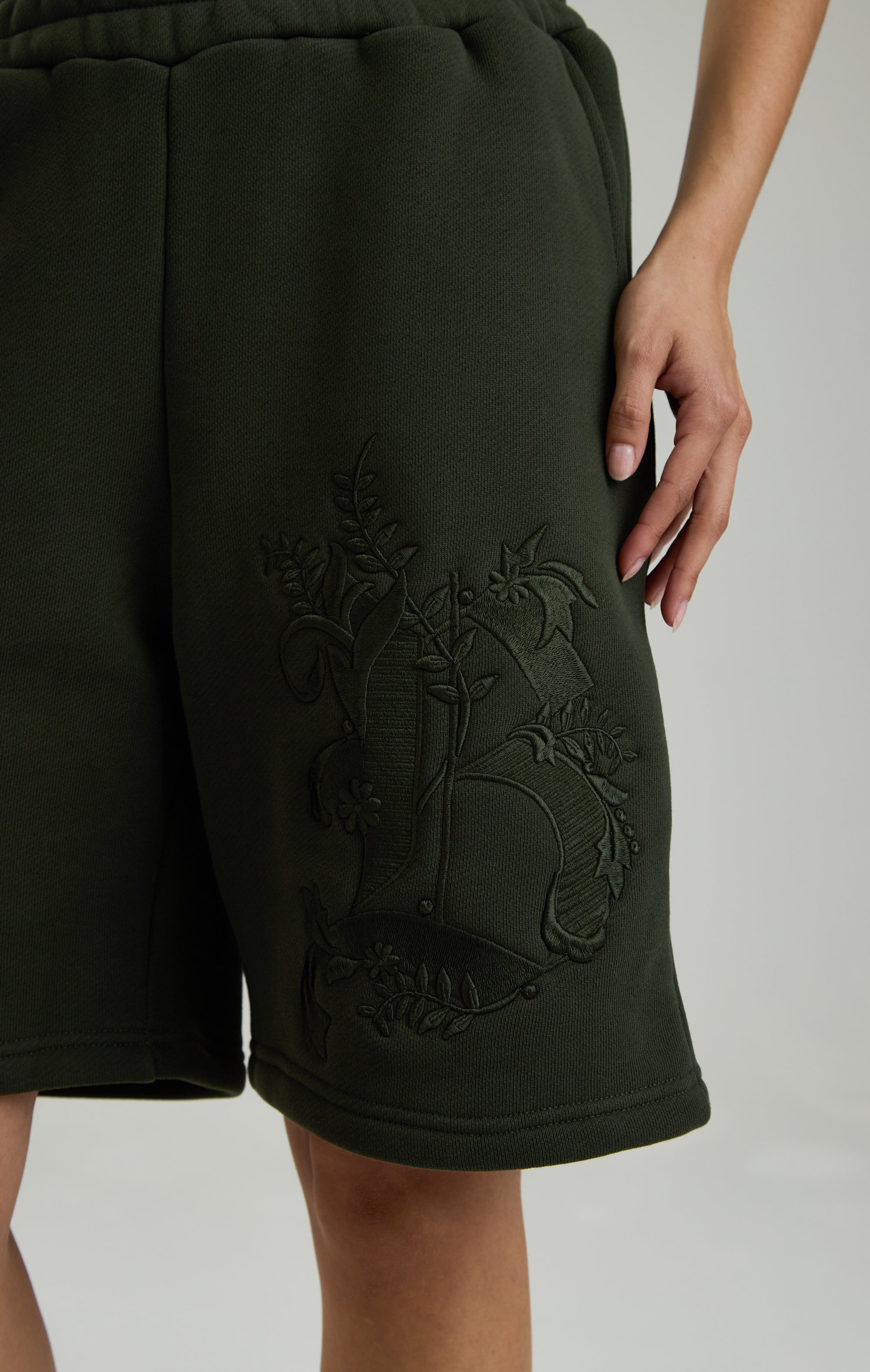 BAROQUE CALLIGRAPHY SHORT