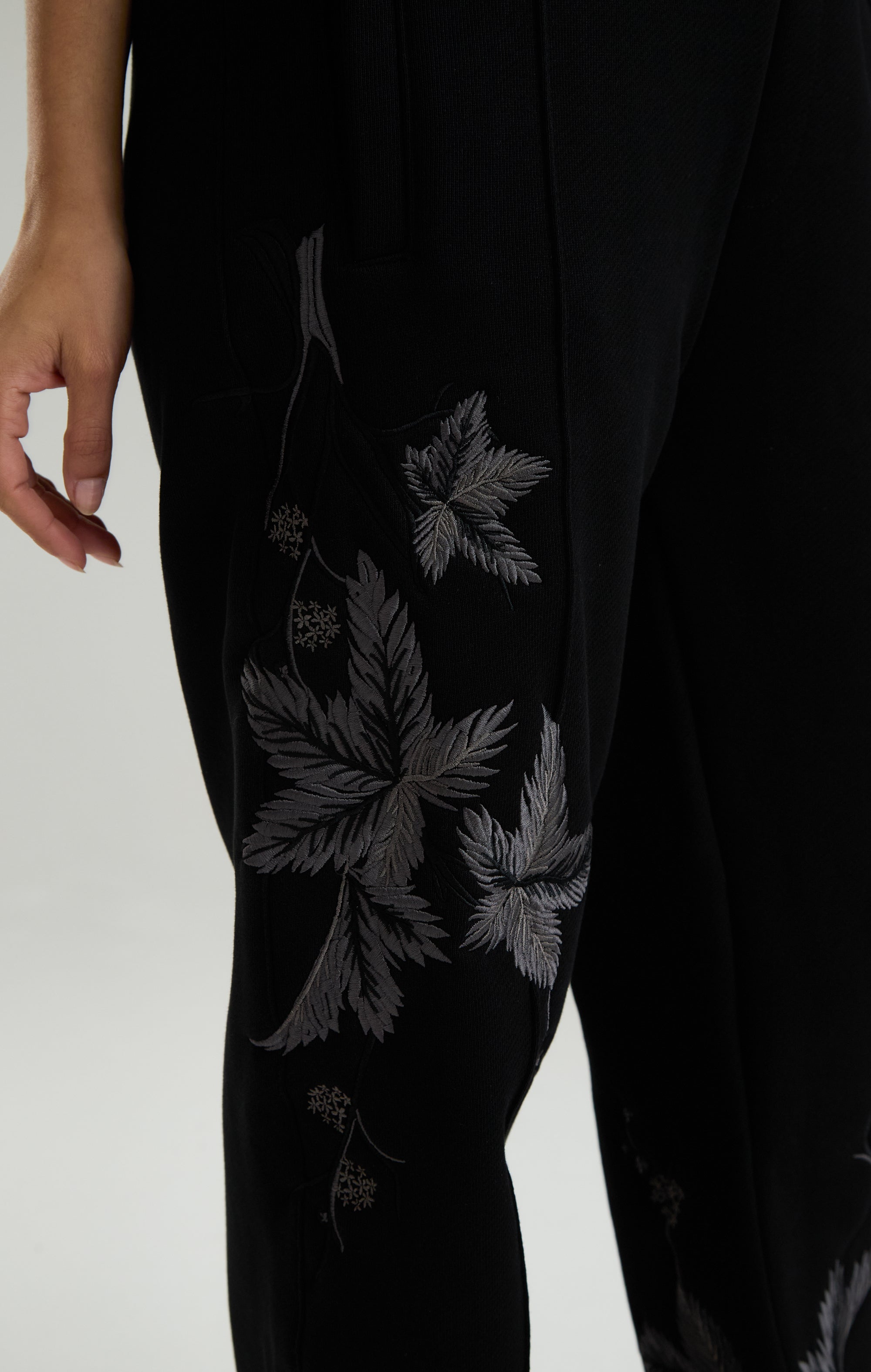 MIDNIGHT HAWTHORN SWEATPANTS