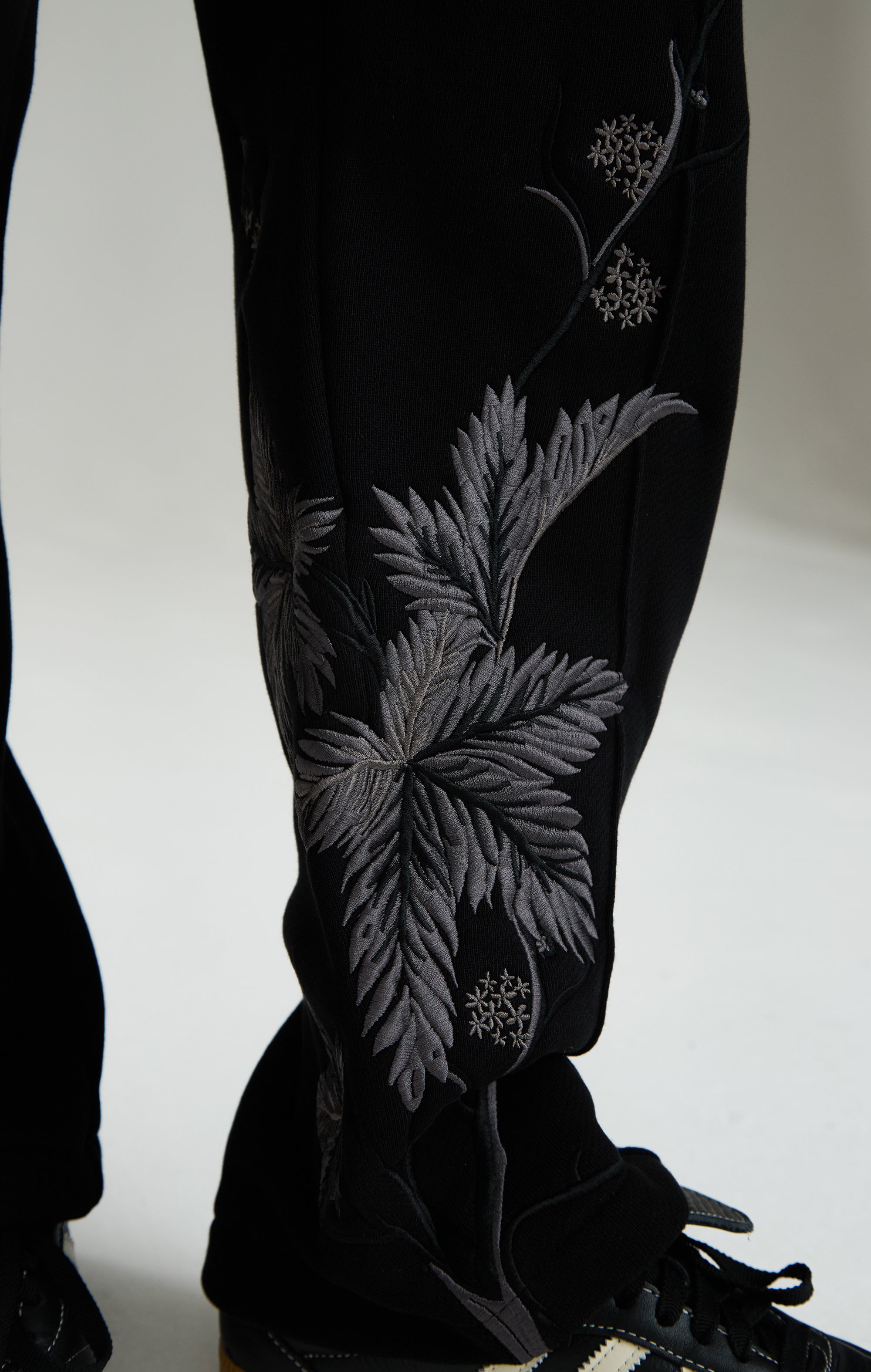 MIDNIGHT HAWTHORN SWEATPANTS