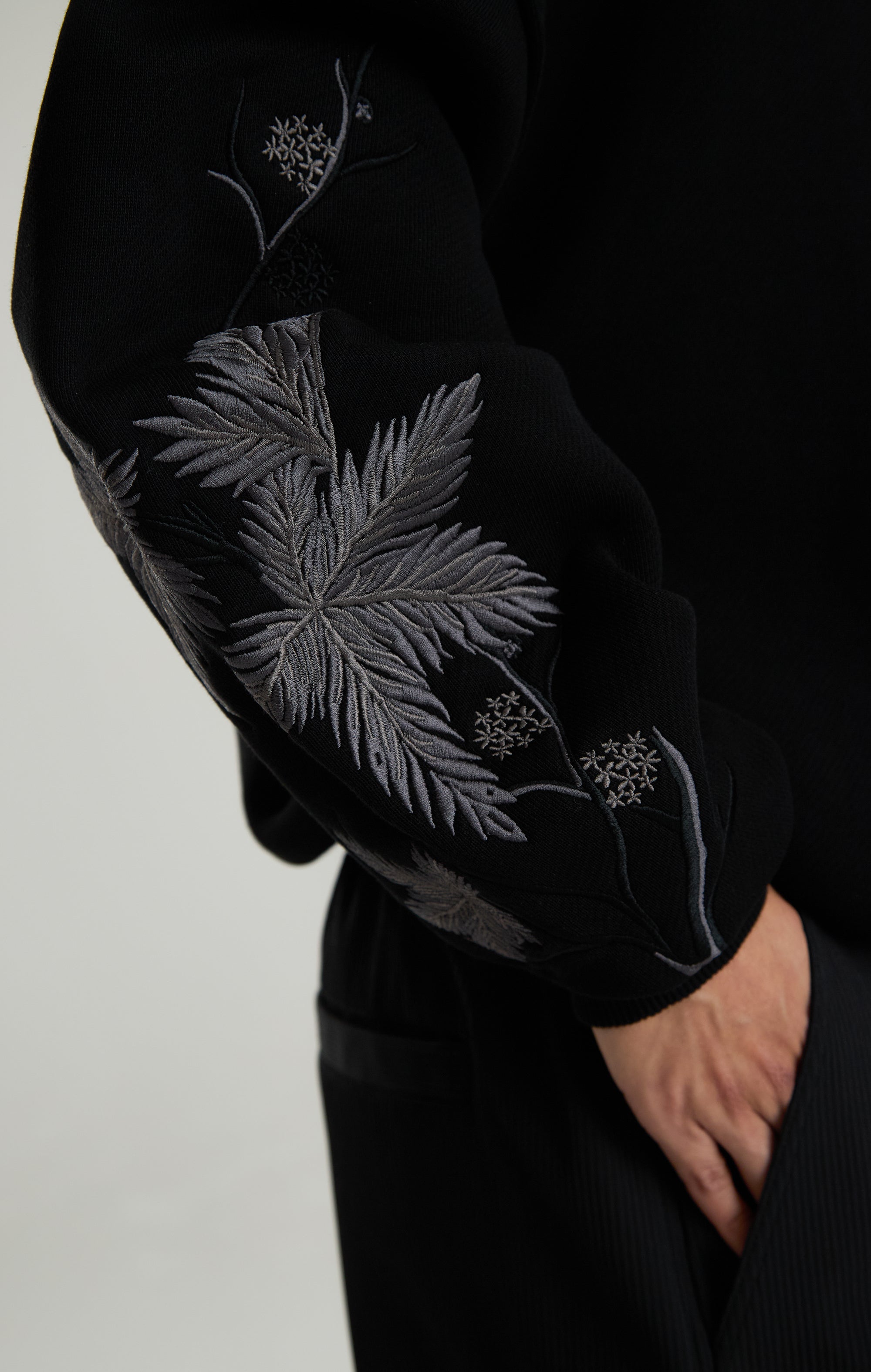 MIDNIGHT HAWTHORN ZIPPED HOODIE