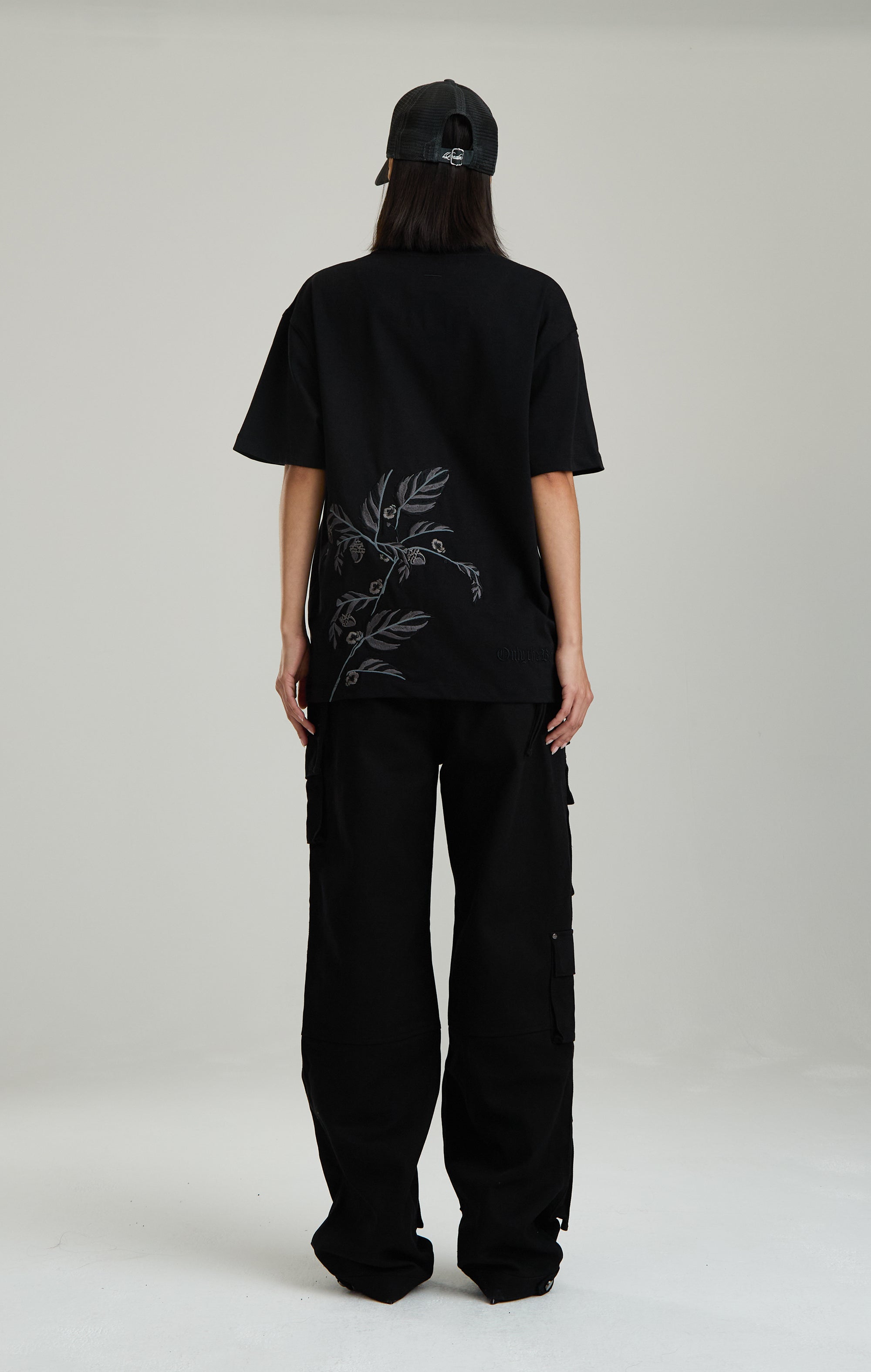 BLACK ACORN T-SHIRT