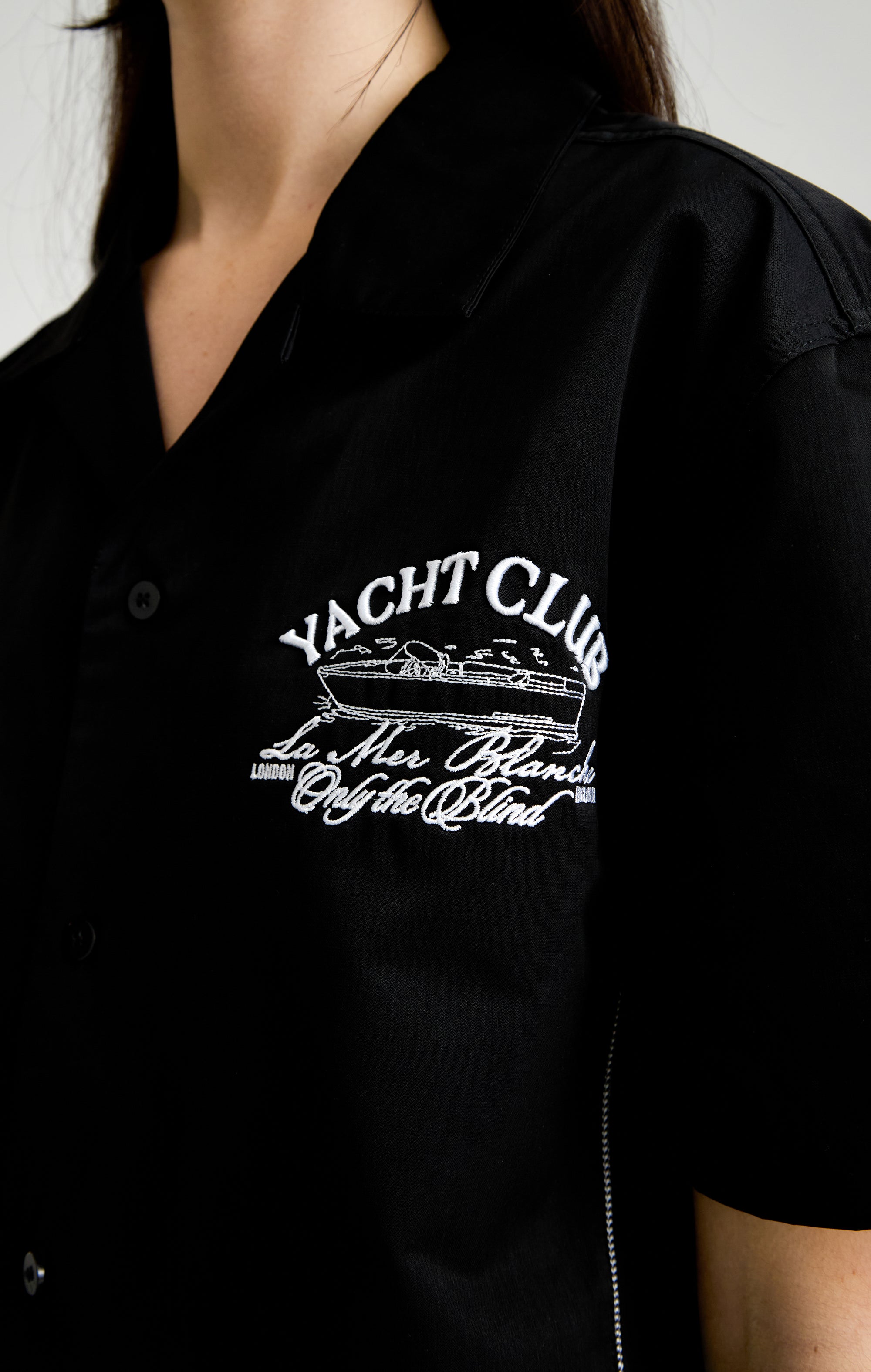 Schwarzer Yacht Club -Shirt