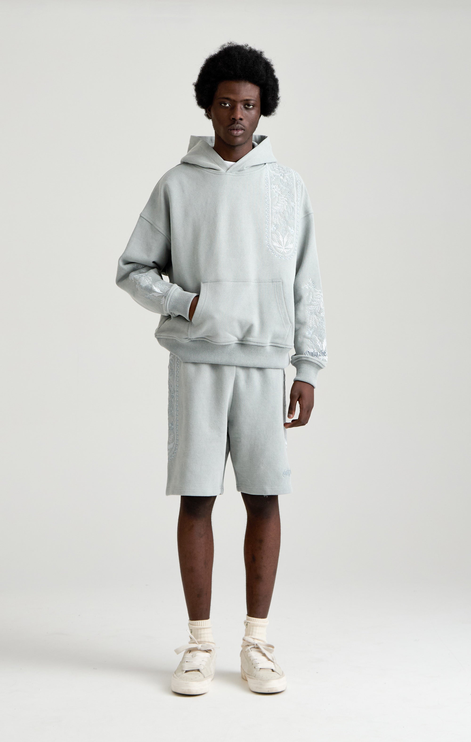 TAPESTRY IN GREY SHORT