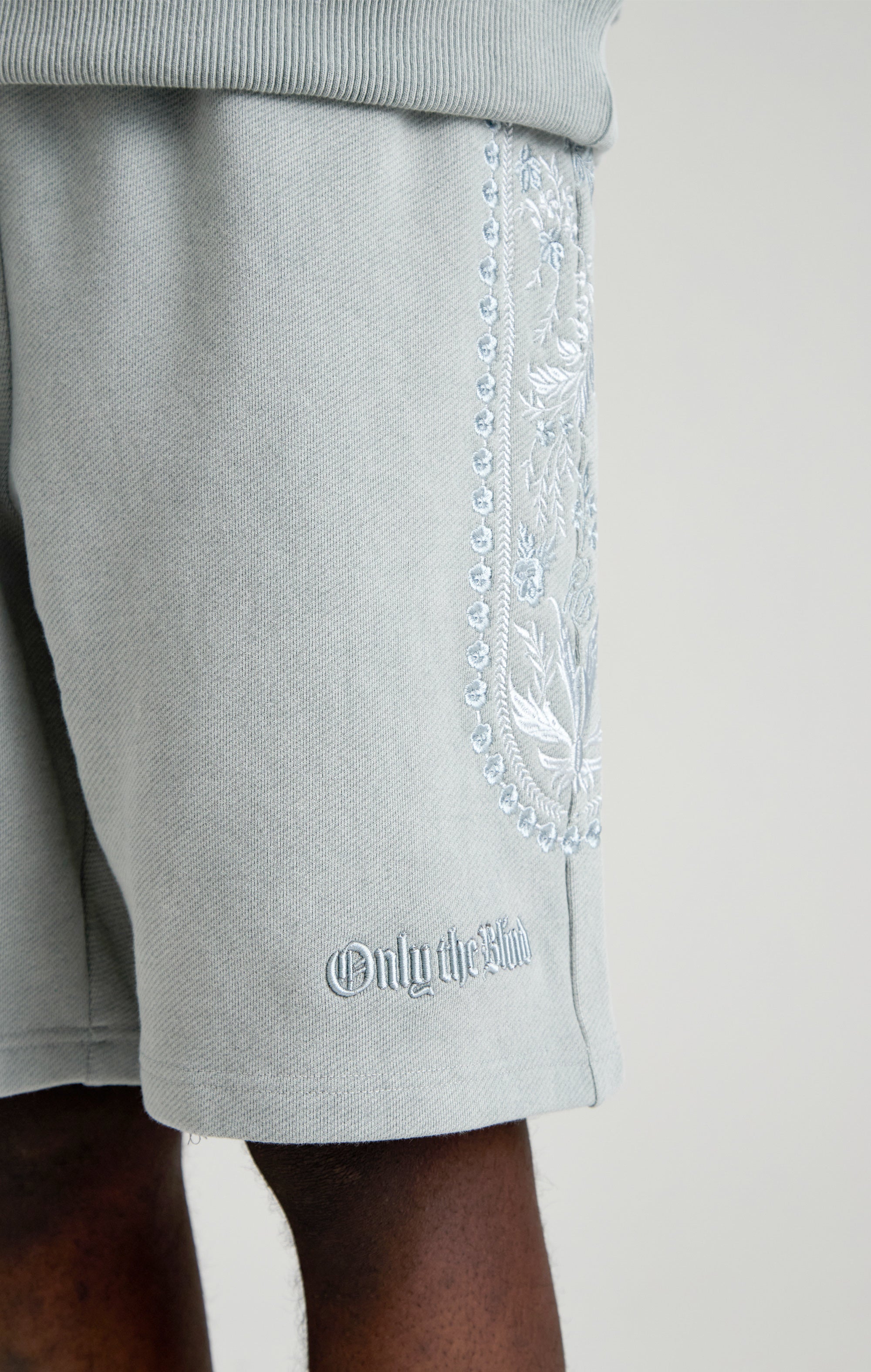 TAPESTRY IN GREY SHORT