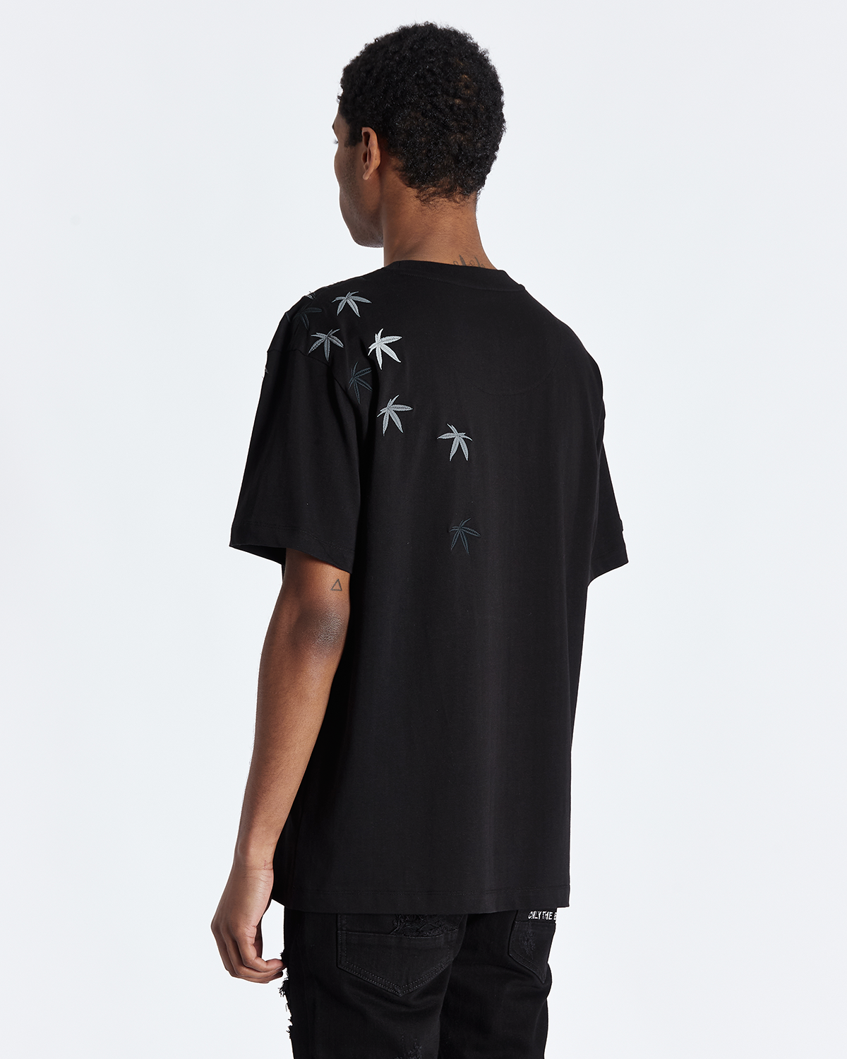 BLACK MAPLE EMBROIDERED T-SHIRT