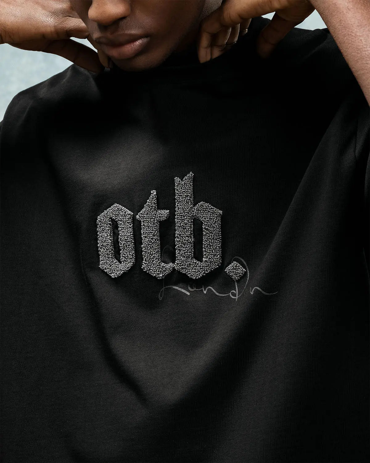 BLACK CHENILLE OTB T-SHIRT