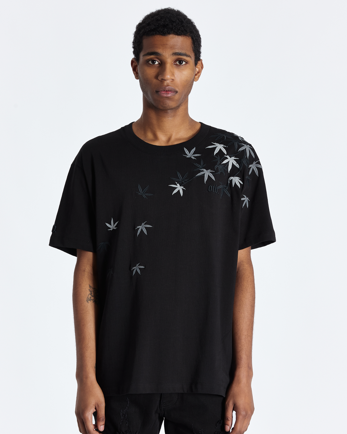 BLACK MAPLE EMBROIDERED T-SHIRT