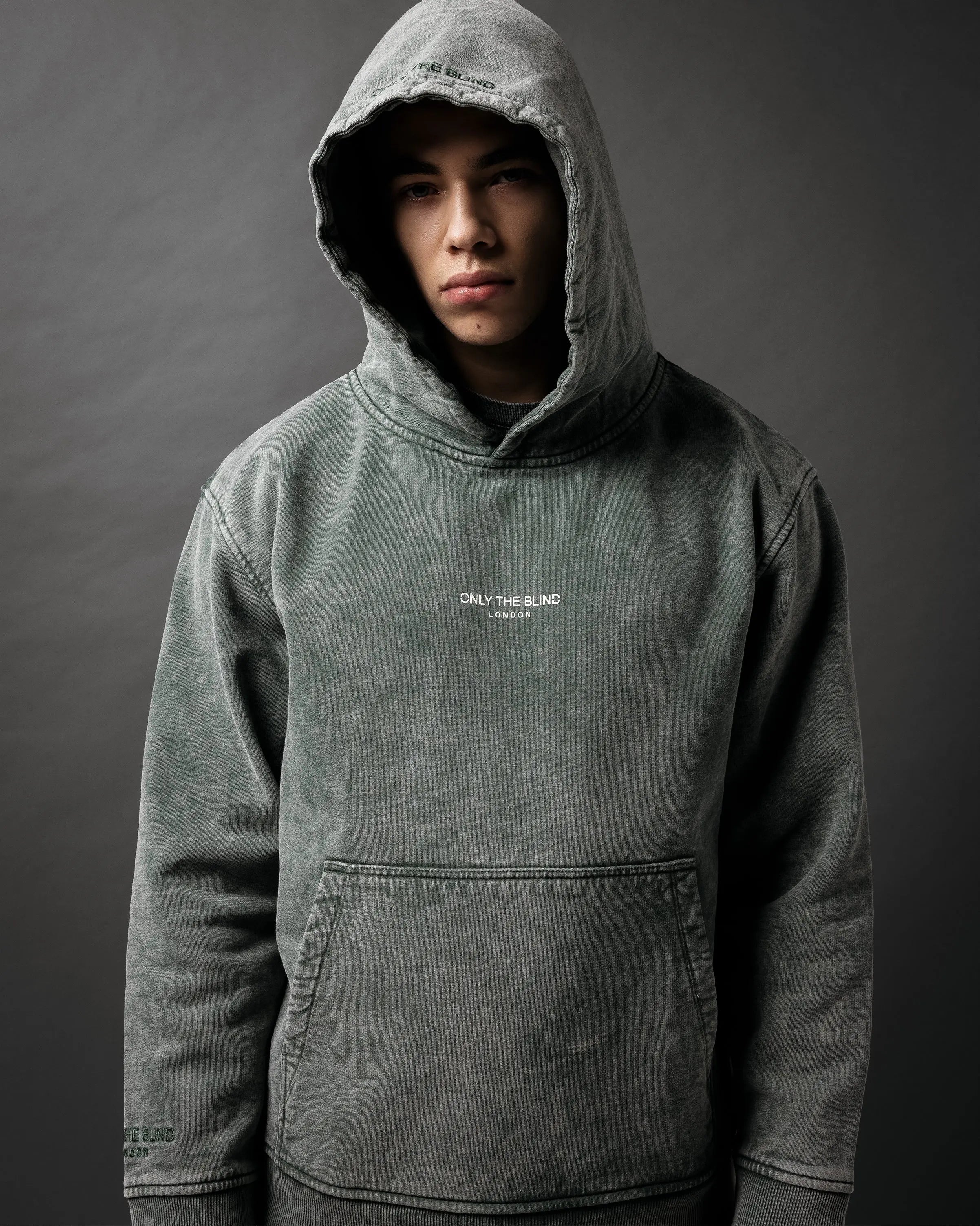 OLIVE STONEWASH ESSENTIAL SWEATSHIRT